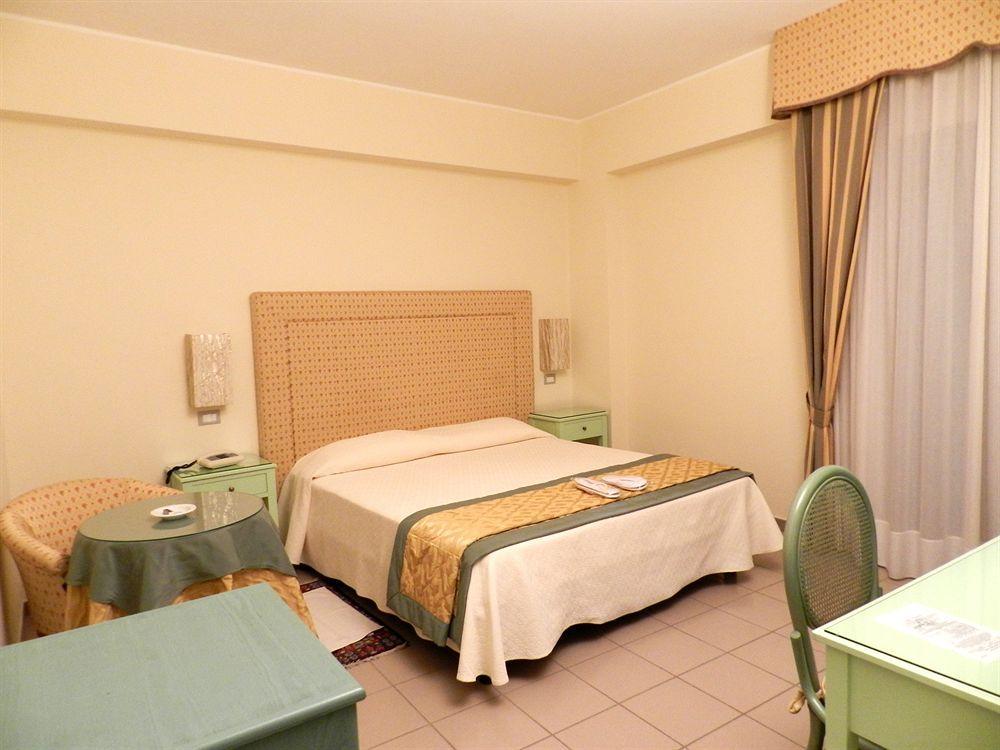 Hotel Il Mulino Capo dʼOrlando Eksteriør billede