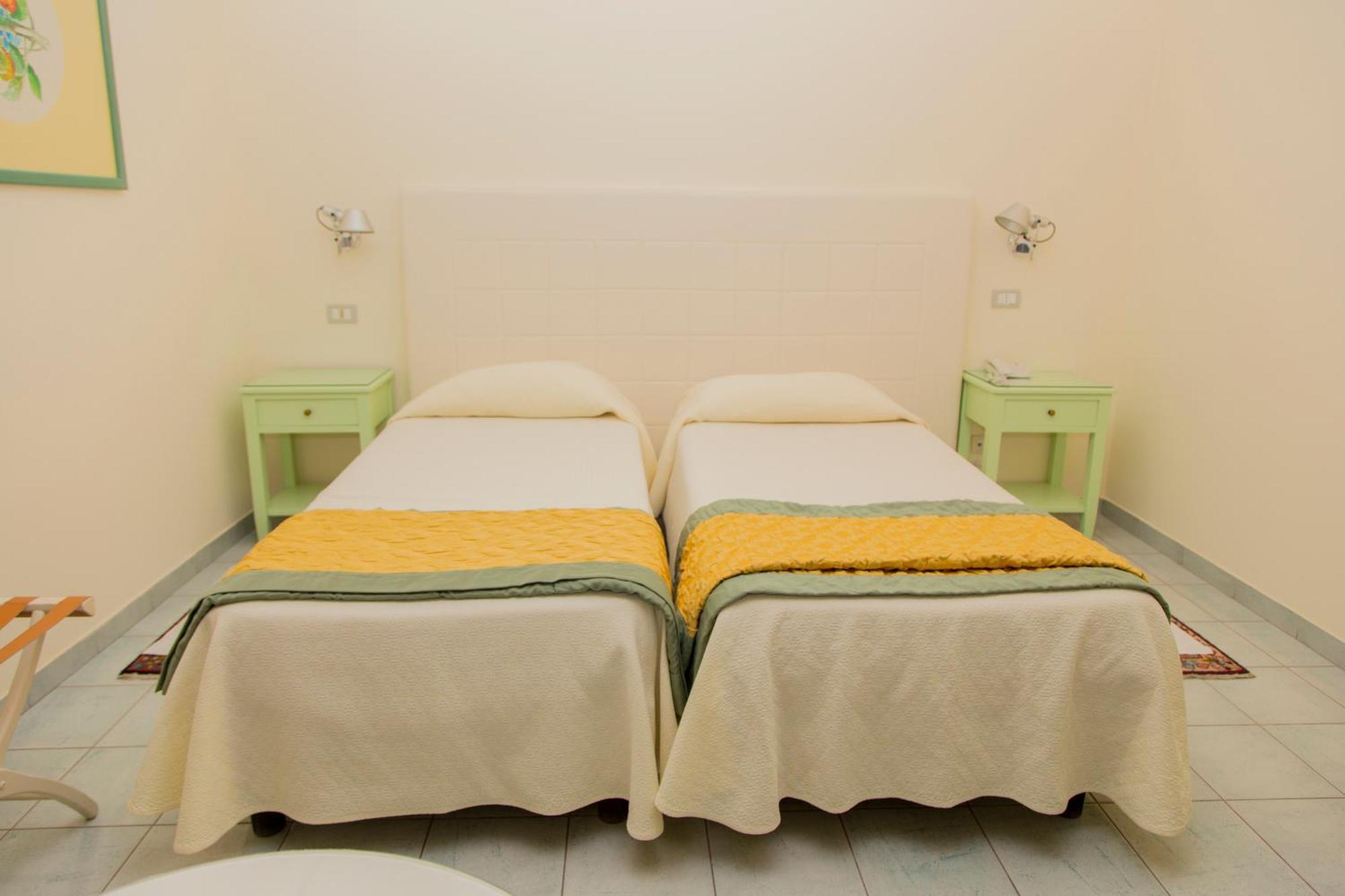 Hotel Il Mulino Capo dʼOrlando Eksteriør billede