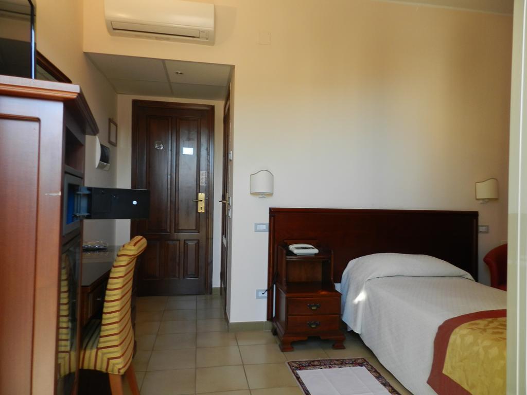 Hotel Il Mulino Capo dʼOrlando Eksteriør billede