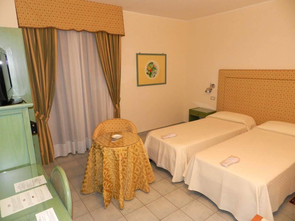 Hotel Il Mulino Capo dʼOrlando Eksteriør billede